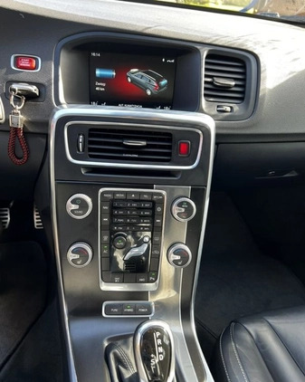Volvo V60 cena 74900 przebieg: 158000, rok produkcji 2016 z Puck małe 232